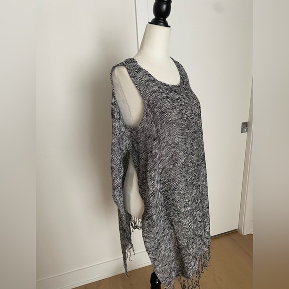 NWT BCBG Generation Poncho - Picture 2 of 4